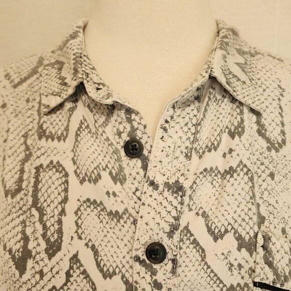 Pam & Gela Snake Print Oversized Shirt Size Small Gray - Picture 5 of 8